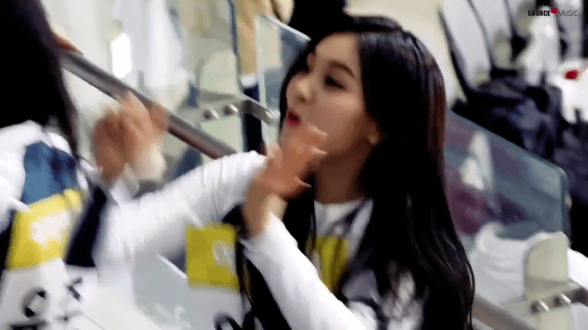 오락가락하는 여자친구 엄지의 인심(아육대 기념) | 인스티즈