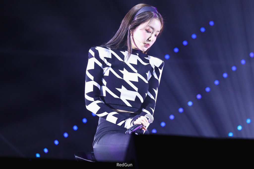 검정 머리띠한 아이린.jpgif | 인스티즈