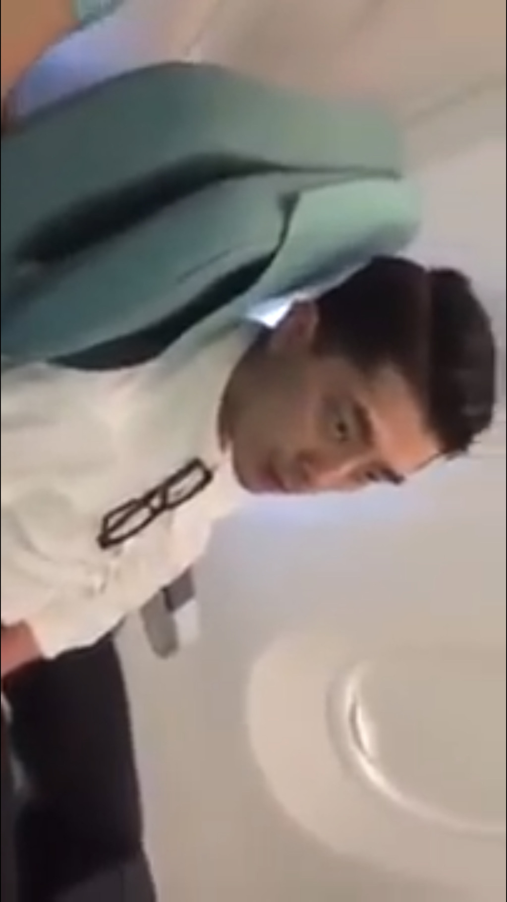 기내에서 난동부리는 돈많은집 아들새끼 | 인스티즈