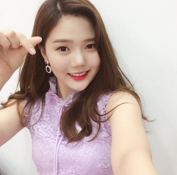 왠지모를 친근감에 내꺼인거 같아서 오마이걸 효정.jpgif | 인스티즈