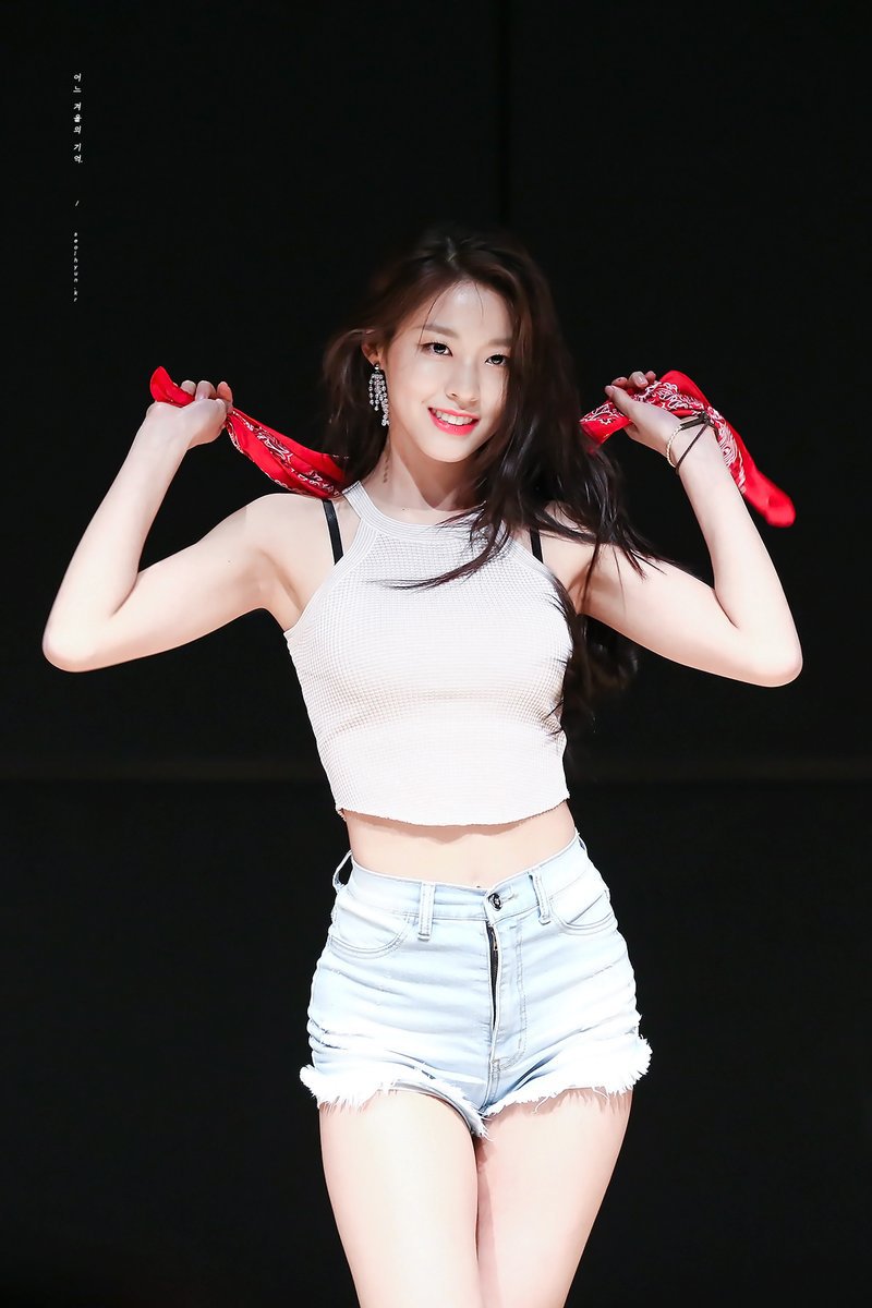 미모와 몸매 둘다 난리난 어제자 설현이.jpgif | 인스티즈
