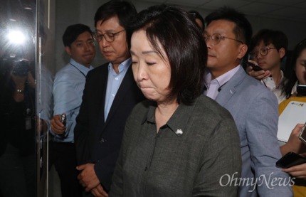 침통한 표정으로 의원실 나서는 심상정 | 인스티즈