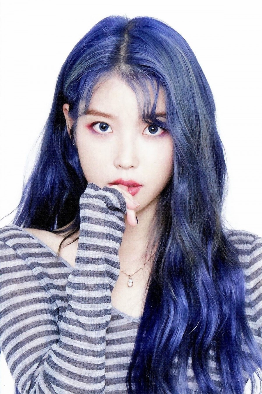 파란머리로 염색한 아이유.jpg | 인스티즈