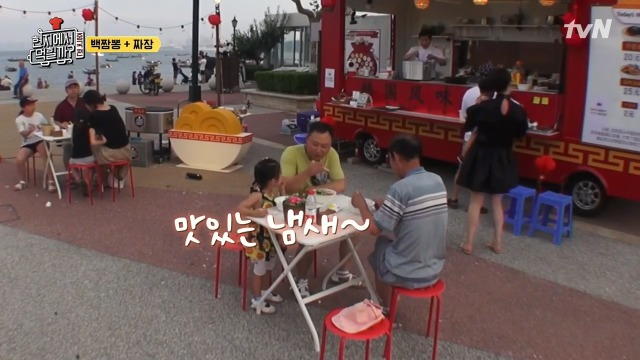 [현지에서먹힐까?] 보는 사람도 흐뭇하게 만드는 아빠와 딸 | 인스티즈