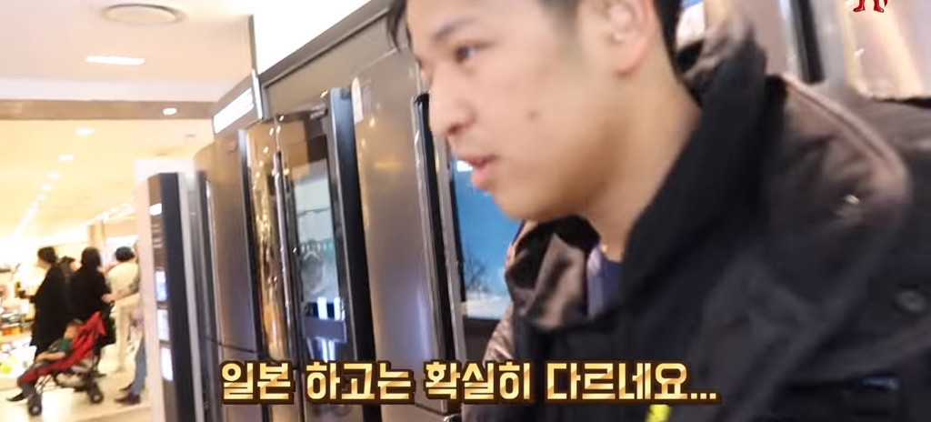 한국 전자제품 매장을 둘러보고 놀라서 어쩔 줄 모르는 일본 대학생 | 인스티즈