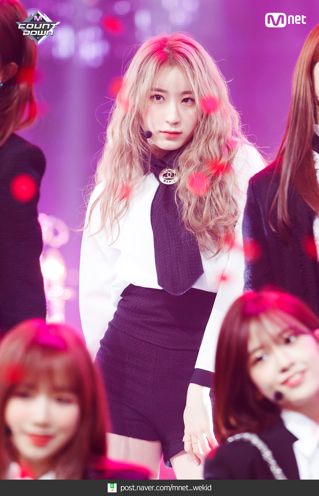 무대 의상으로 샤넬 입은 아이즈원 | 인스티즈