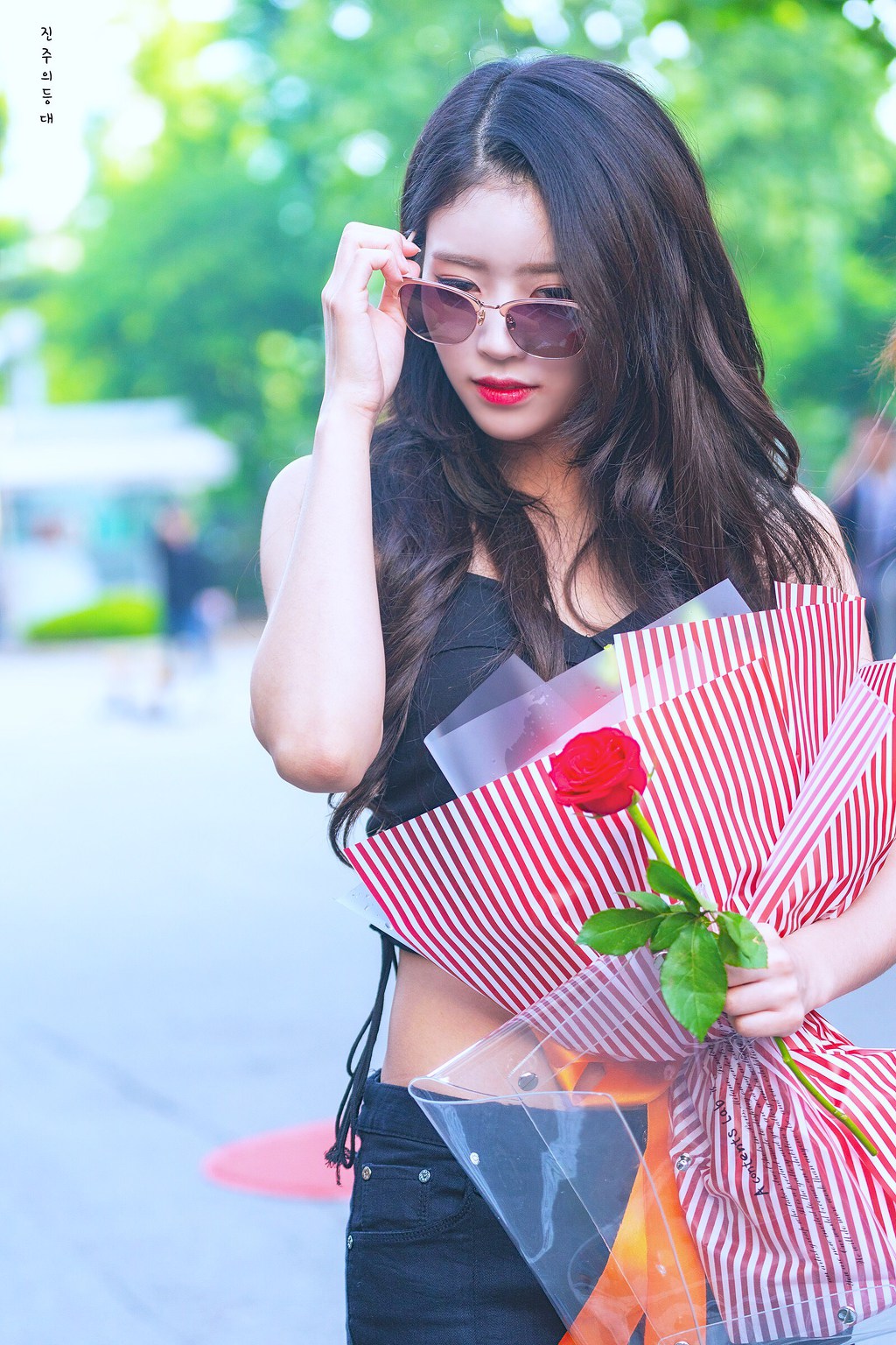 러블리즈 미주의 역대 출근길 모습 중에 최고 레전드 날.jpgif | 인스티즈
