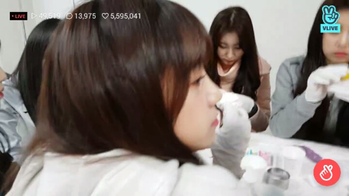 세번째 브이앱 하는 아이즈원 | 인스티즈