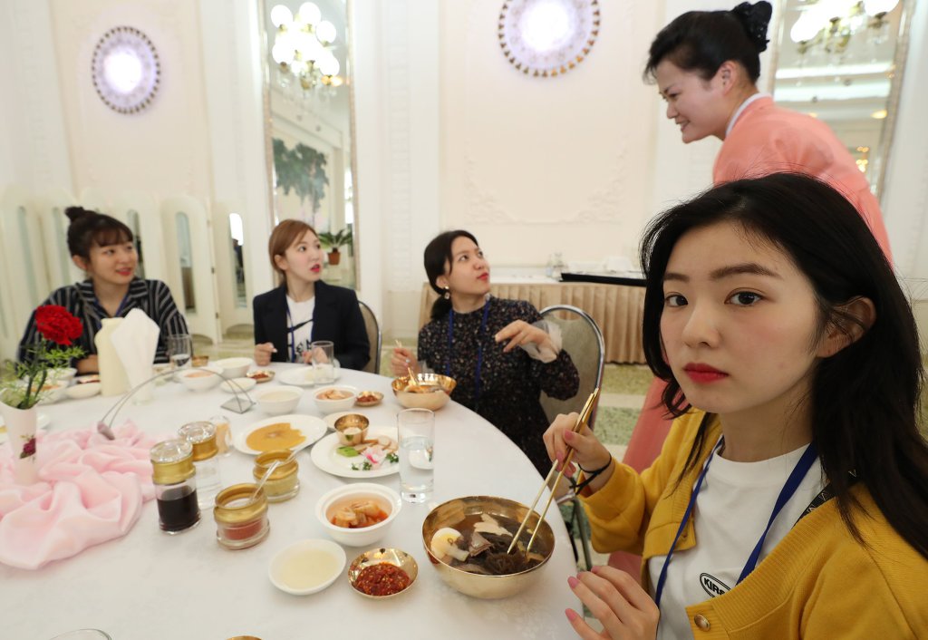 평양냉면먹는 레드벨벳 아이린.jpeg | 인스티즈