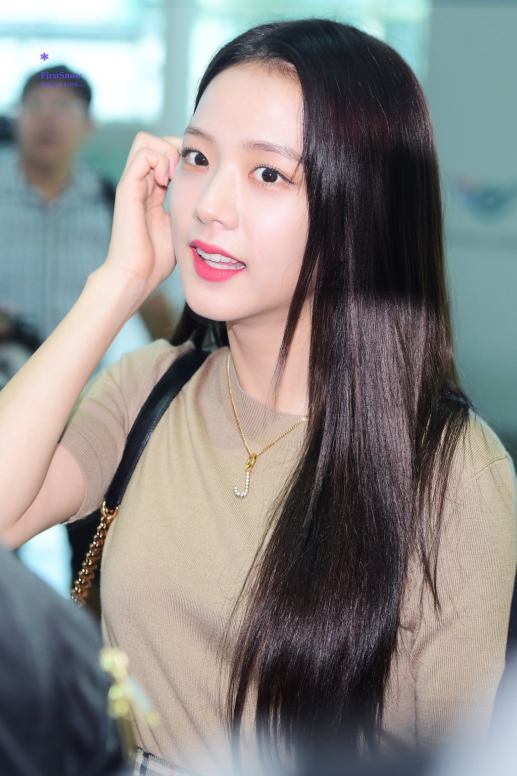 런던패션위크 참석하러 출국한 블랙핑크 지수.jpgif | 인스티즈