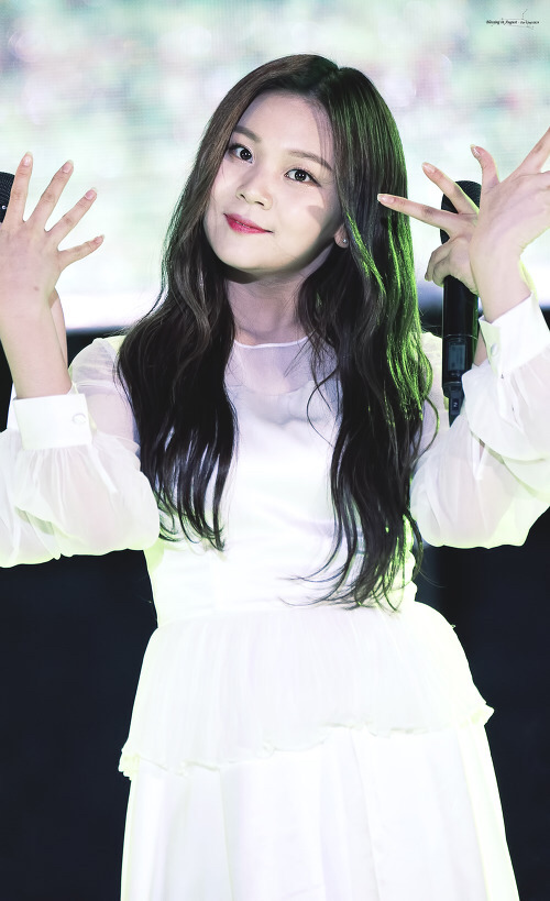 [여자친구] 전에 다친 발목이 많이 좋아져서 엄지 | 인스티즈