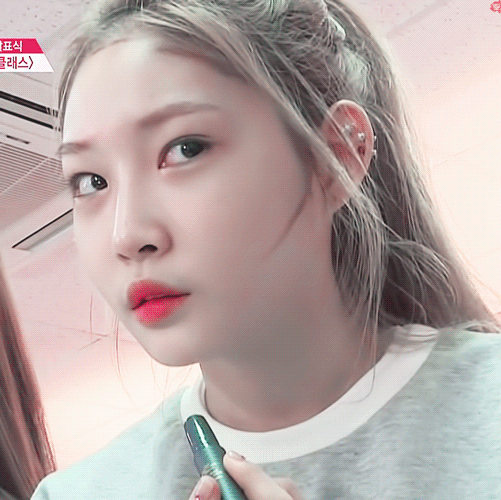 눈치보는 청하.gif | 인스티즈