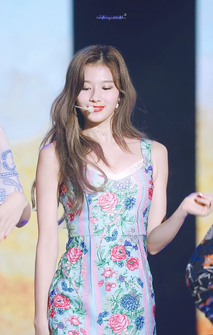180723 트와이스 사나 - DTNA + What is love ? + Likey 울산 음악중심 | 인스티즈