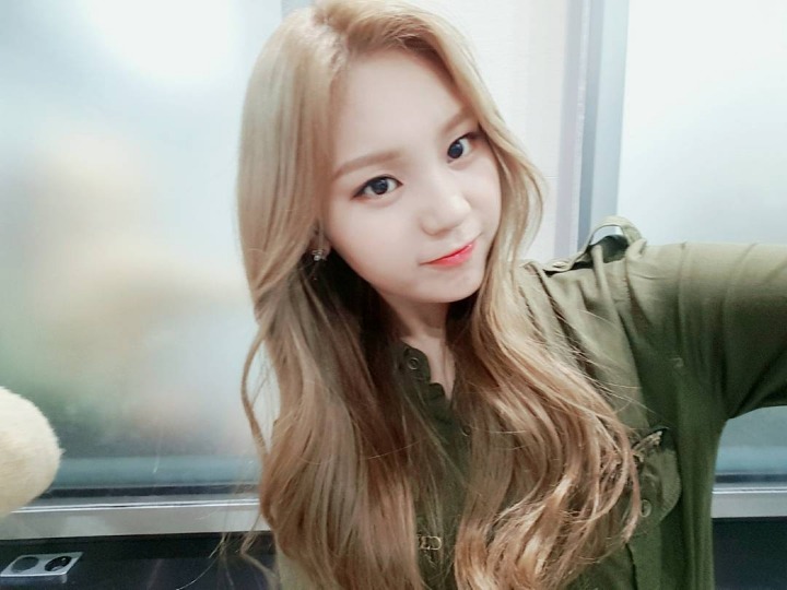 여자친구 엄지 | 인스티즈