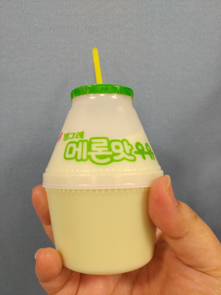 아침에 분명 바나나맛 우유를 사왔는데 뭔가 이상하다 | 인스티즈