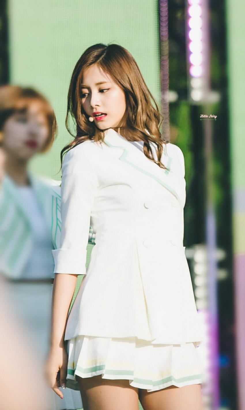 전성기 오기도 전에 어빌 200을 찍어버린 99년생 쯔위.gif | 인스티즈
