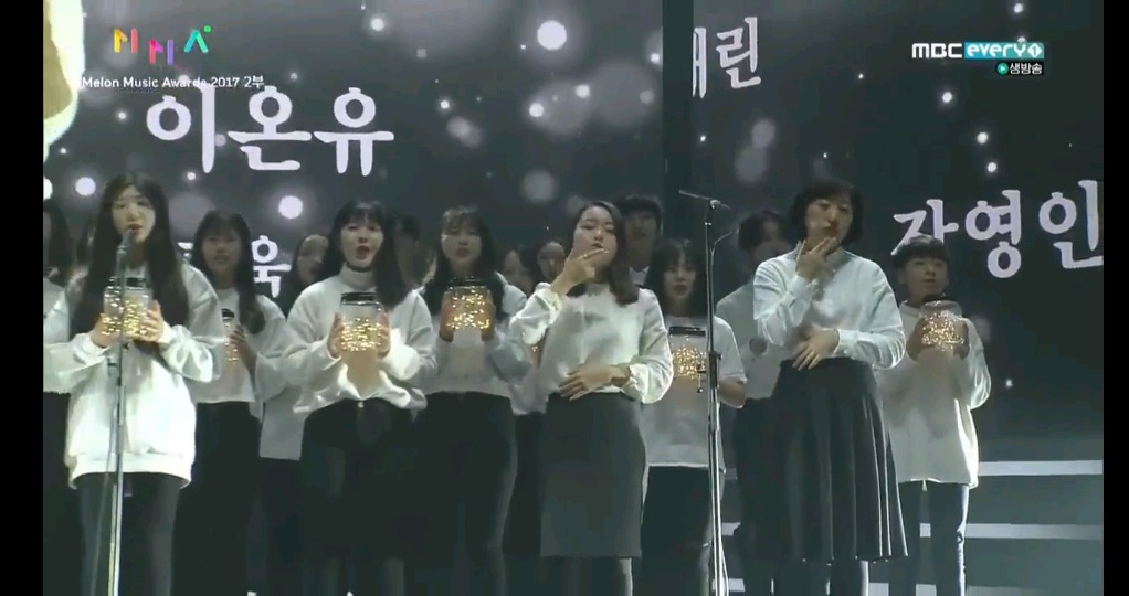 오늘 자 멜론뮤직어워드 보고있던 사람들 모두 소름돋고 눈물났다던 감동적인 무대.jpg | 인스티즈