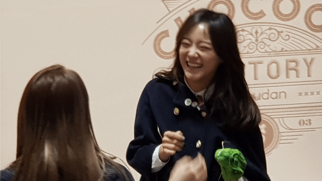 세정이한테 당하는 김나영.gif | 인스티즈