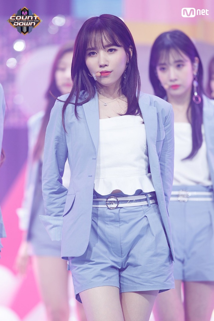 안무도중 스스로 꽃가루 뿌리는 러블리즈 | 인스티즈