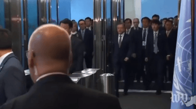 UN본부에 들어가는 문재인 대통령.gif | 인스티즈