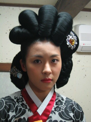 어느 연예인의 무섭도록 한결같은 협찬사진.jpg | 인스티즈