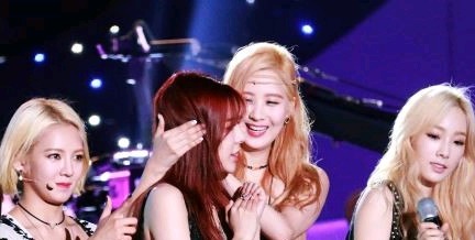 소녀시대 멤버들이 지난 10년간 써니의 귀를 막아줬던 이유 | 인스티즈