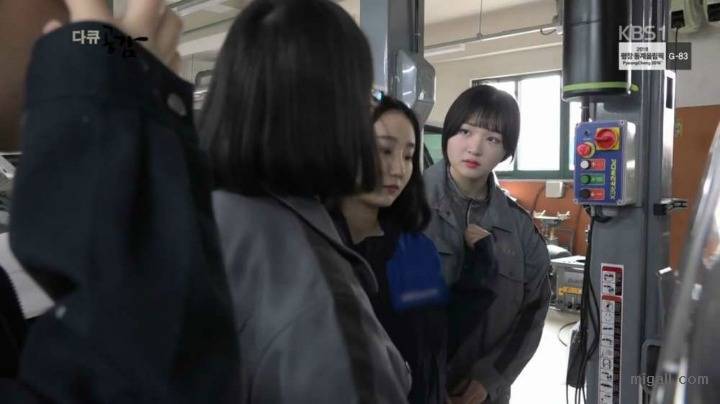 자동차 정비 기술 배우는 여학생들 | 인스티즈
