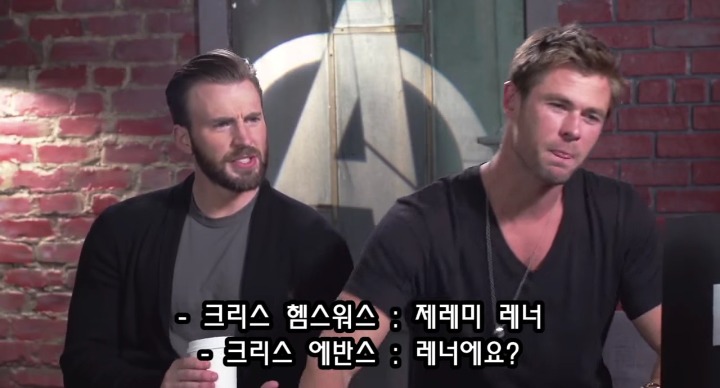 이두박근 게임하는 어벤져스 멤버들.jpg | 인스티즈