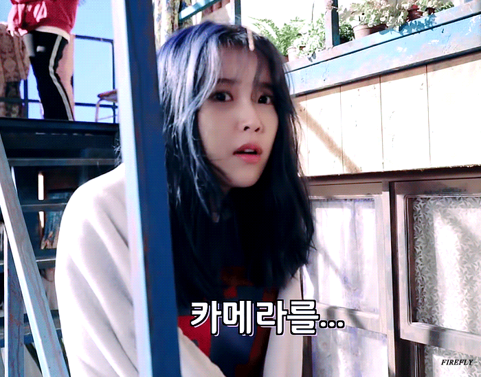 아이유 블루밍 뮤비 비하인드.gif | 인스티즈