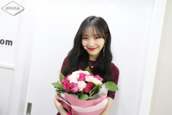 [러블리즈] 퇴근길 버스가 생각보다 널널해서 수정이 | 인스티즈