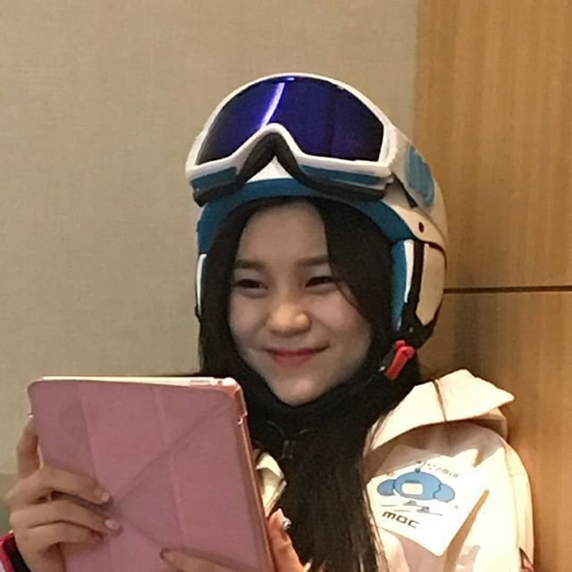 점점 이뻐지는 여자친구 엄지 | 인스티즈