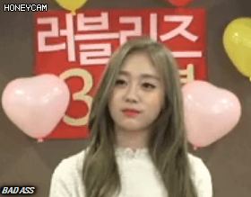 아직도 데뷔 쇼케이스 얘기가 나오면 표정이 어두운 지수.gif | 인스티즈
