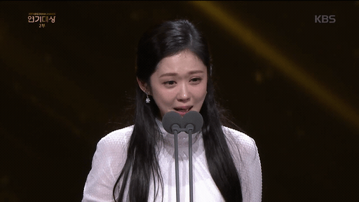 진짜로 아내 마진주를 보는 남편 최반도 같았던 KBS 연기대상 장나라를 보는 손호준.gif | 인스티즈